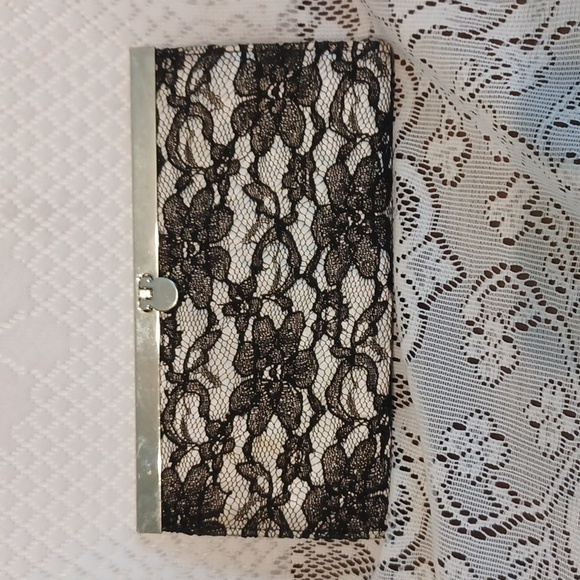 Black Lace & Silver clutch wallet with hinge closure 5796 - Picture 2 of 9
